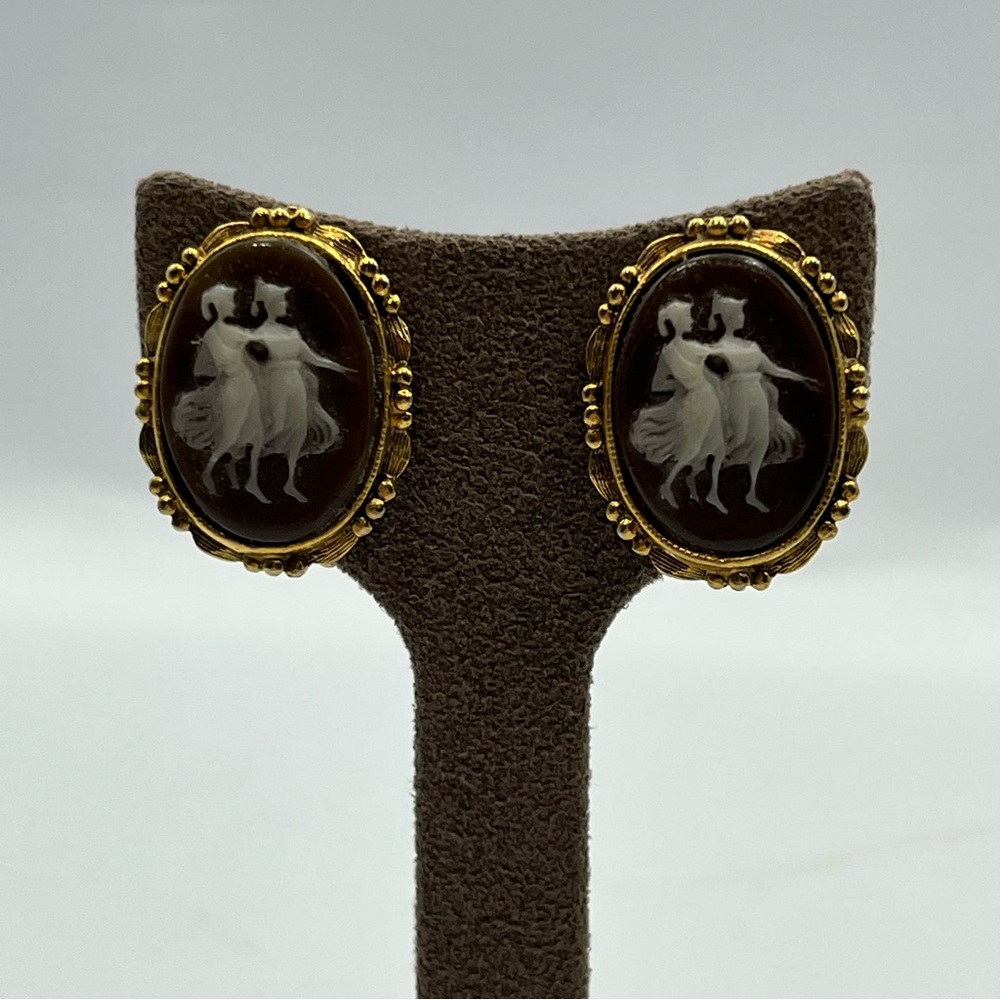 Elegant vintage textured faux Gold and brown Cameo clip on Earrings